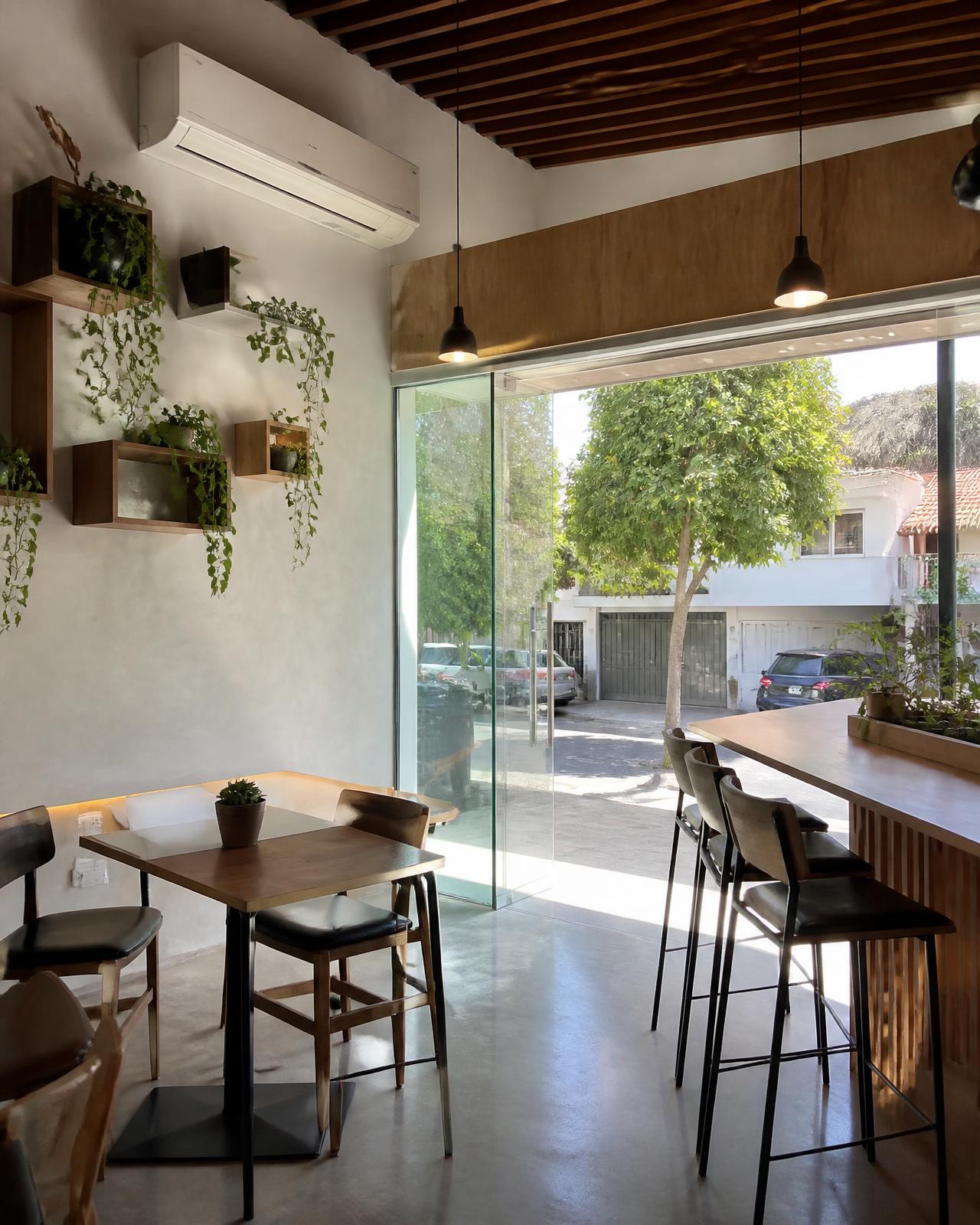 Local comercial moderno con climas y acabados en buen estado.